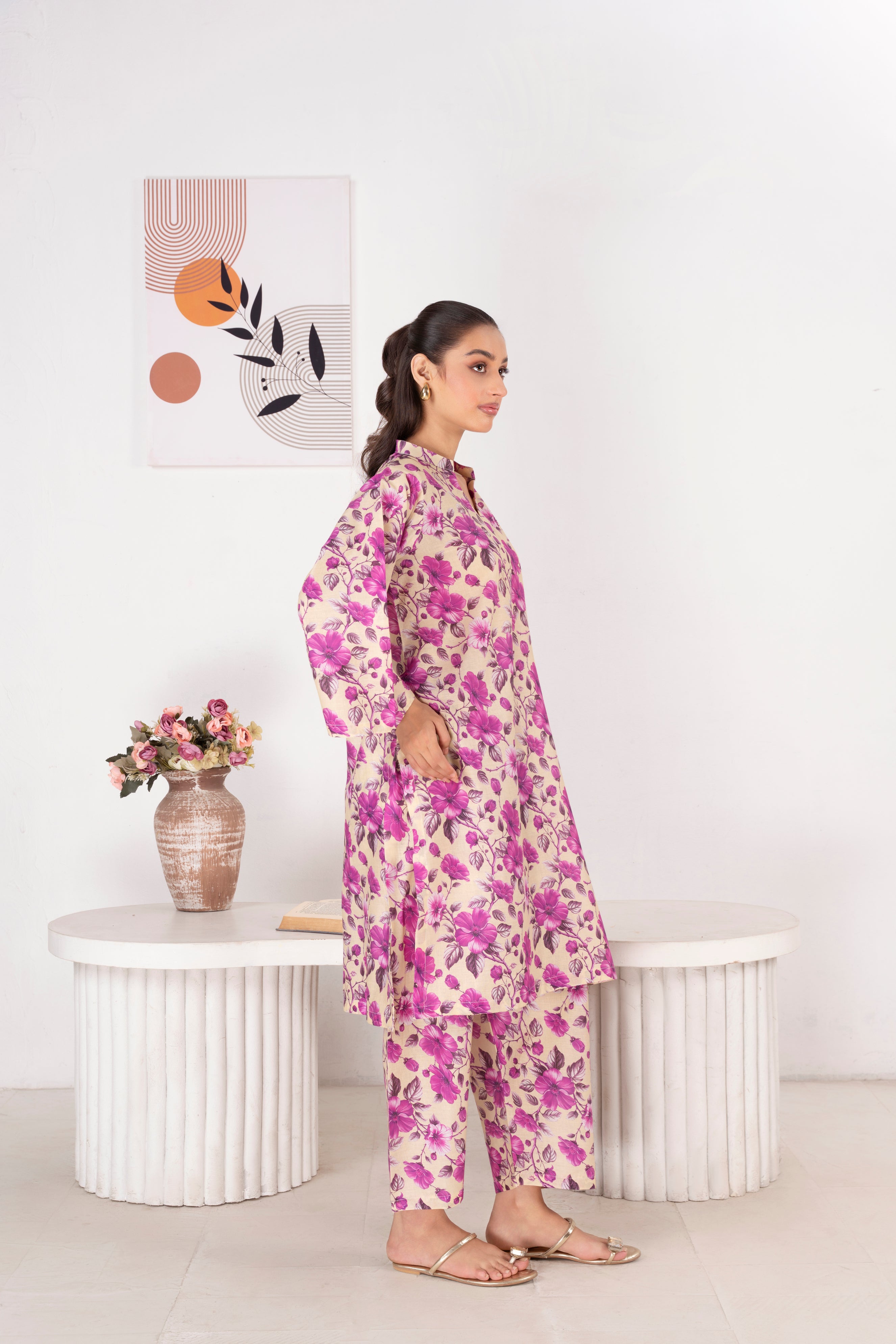 Unstitched Lawn 2Pc Printed (Pink)