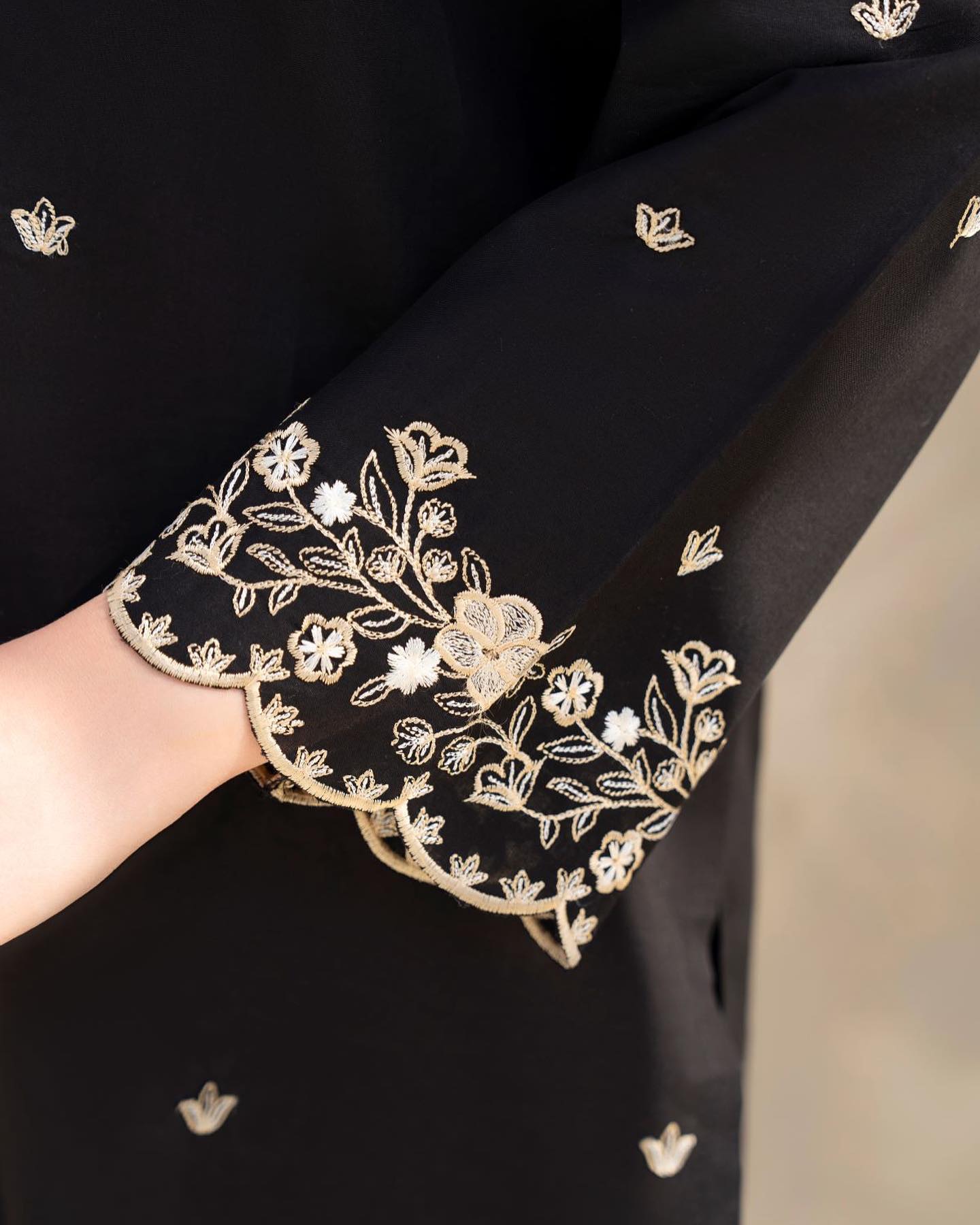 Vine Black  2Pcs - PEZ47